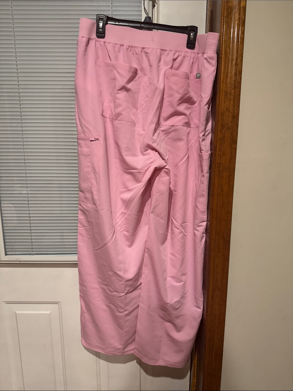 Women’s Fabletics Pink Drawstring Scrub Set - Picture 2 of 5